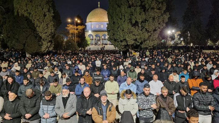85 ألف مصل يؤدون صلاتي العشاء والتراويح في المسجد الأقصى