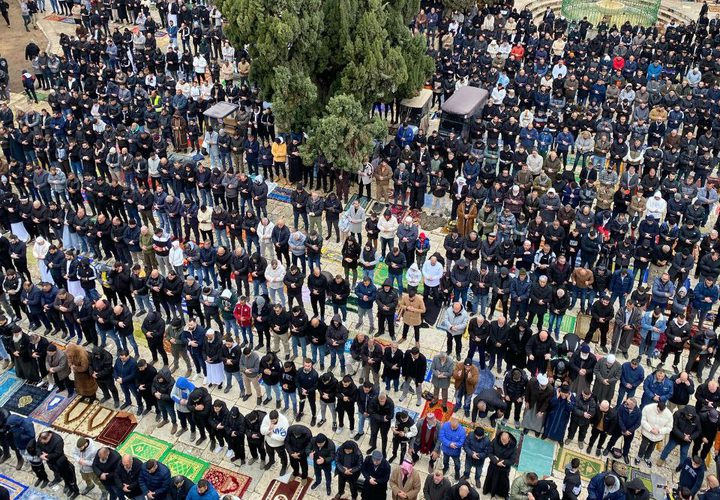 90 ألفا يؤدون الجمعة الأولى من رمضان في المسجد الأقصى