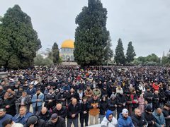 90 ألفا يؤدون الجمعة الأولى من رمضان في المسجد الأقصى