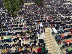 90 ألفا يؤدون الجمعة الأولى من رمضان في المسجد الأقصى