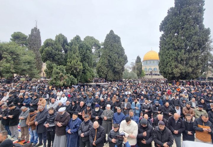 90 ألفا يؤدون الجمعة الأولى من رمضان في المسجد الأقصى