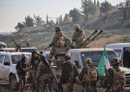 سوريا: ضبط كميات من الأسلحة والذخيرة بأوكار فلول النظام السابق في اللاذقية