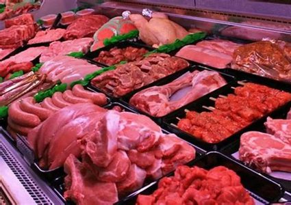 الاقتصاد تحيل 7 مخالفين للنيابة العامة لتجاوزهم أسعار اللحوم المحددة