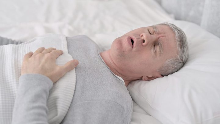 لماذا يصبح النوم أكثر صعوبة مع التقدم في السن؟
