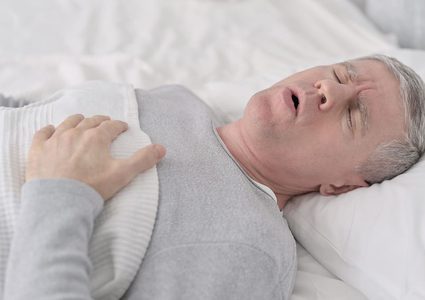 لماذا يصبح النوم أكثر صعوبة مع التقدم في السن؟