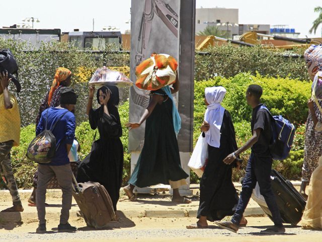 مئات آلاف النازحين يعودون إلى ديارهم في السودان