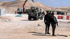 الاحتلال يهدم أساسات بناء في بلدة العوجا