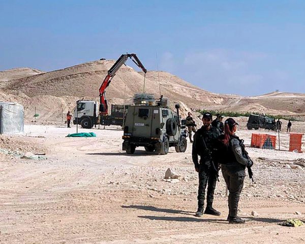 الاحتلال يهدم أساسات بناء في بلدة العوجا