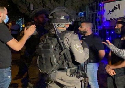 الاحتلال يعتقل مقدسيًا من "الأقصى" وعدة شبان على حاجز شعفاط