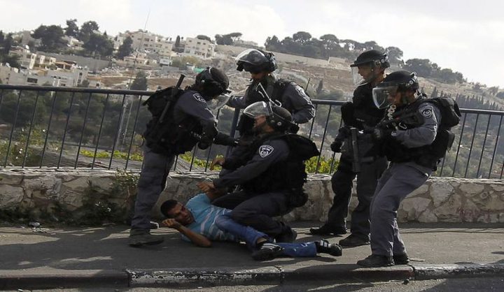 للمرة الثانية اقتحام المكتبة العلمية في القدس واعتقال صاحبها