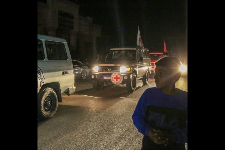 يديعوت أحرونوت: تزايد احتمالات تمديد الهدنة في غزة