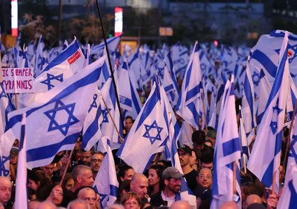 استطلاع: أغلبية في إسرائيل تؤيد دفعة تبادل أسرى واحدة وإنهاء الحرب