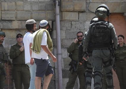 مستوطنون يقتحمون نبع العوجا