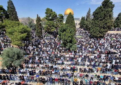 80 ألف مصل يؤدون الجمعة الثانية من رمضان في الأقصى