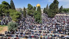 80 ألف مصل يؤدون الجمعة الثانية من رمضان في الأقصى