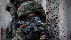 الهلال الأحمر: إصابة شاب برصاص الاحتلال في الرام شمال القدس المحتلة