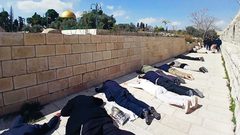 مئات المستوطنين يرقصون ويصلون في الأقصى