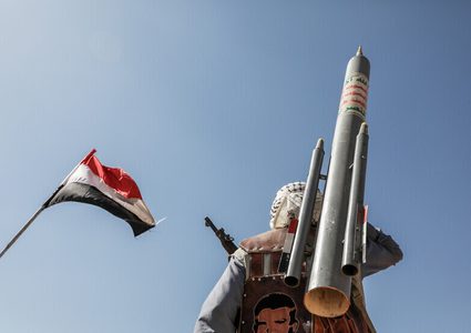 الحوثيون: الهجمات الأمريكية ستجر الوضع إلى تصعيد أكبر ولن تثنينا عن دعم غزة