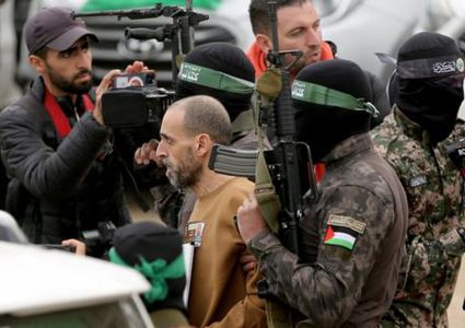 رهائن إسرائيليون محررون من غزة: استئناف الحرب يهدد حياة الرهائن