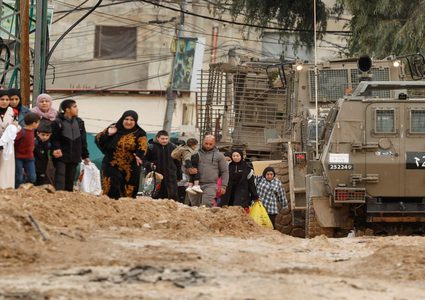 الاحتلال يحرق منازل في مخيم جنين خلال عدوانه المتواصل