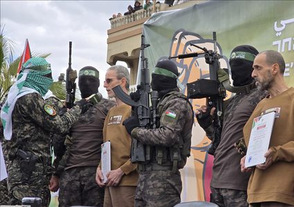 مصدر بحماس: قتيل ومصابان من الأسرى الإسرائيليين بين ضحايا القصف