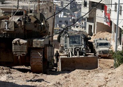 الاحتلال يخطر بهدم أكثر من 60 منزلا في مخيم جنين