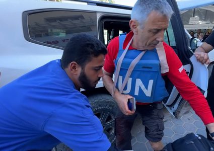 الاحتلال يقصف مقرا تابعا للأمم المتحدة في دير البلح وسط قطاع غزة