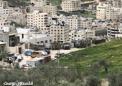 انتشار آليات الاحتلال في مخيم العين ومحيطه غرب نابلس خلال الاقتحام الواسع؛ وإجبار العائلات على الخروج من منازلها تحت تهديد السلاح