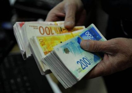 المالية: الاحتلال يحتجز 7 مليارات شيقل من أموال المقاصة