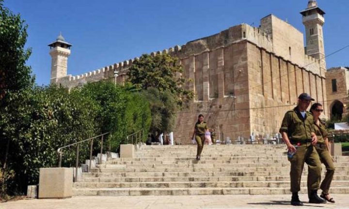 وزير الأوقاف: الاحتلال يرفض تسليم الحرم الإبراهيمي للجمعة الثالثة في رمضان