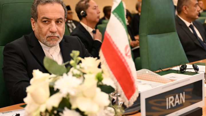 وزير الخارجية الإيراني: رسالة ترامب “أقرب الى تهديد”