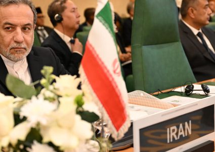 وزير الخارجية الإيراني: رسالة ترامب “أقرب الى تهديد”