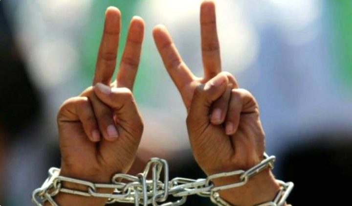 منظومة سجون الاحتلال تفرض على المحامين وضع سوار عليه علم دولة الاحتلال