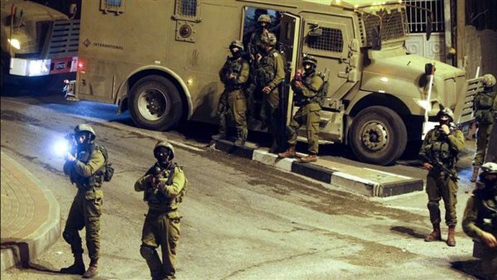 الاحتلال يواصل تشديد إجراءاته العسكرية على حاجز بيت فوريك