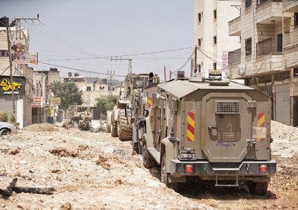 الاحتلال يواصل عدوانه على جنين ومخيمها لليوم الـ62: نزوح وتجريف وتفتيش