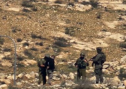 الاحتلال يعتقل راعيًا في مسافر يطا