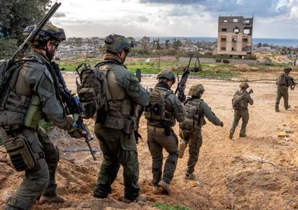 الاحتلال يختطف 15 فردا من الإسعاف والدفاع المدني برفح