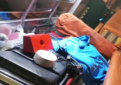 الاحتلال يعتدي بالضرب على طاقم إسعاف في مخيم الفوار جنوب الخليل