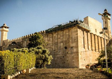 وزير الأوقاف: مجلس الوزراء يقرر اعتماد 12 موظفًا للحرم الإبراهيمي