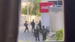 قوات الاحتلال تواصل اقتحام قرى بني زيد " دير غسانة , كفر عين , قراوة , بيت ريما " قضاء رام الله وتداهم منازل المواطنين وتجري عمليات تحقيق مع المواطنين.