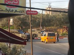 قوات الاحتلال تواصل اقتحام قرى بني زيد " دير غسانة , كفر عين , قراوة , بيت ريما " قضاء رام الله وتداهم منازل المواطنين وتجري عمليات تحقيق مع المواطنين.