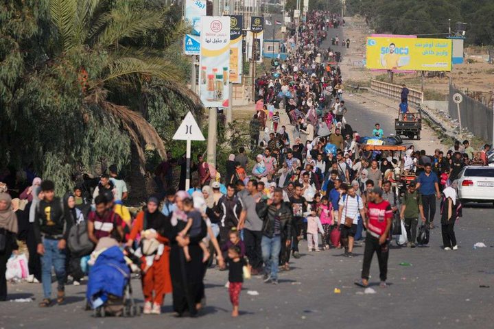 الاحتلال يجبر المواطنين على النزوح قسرا من مناطق في مدينة غزة