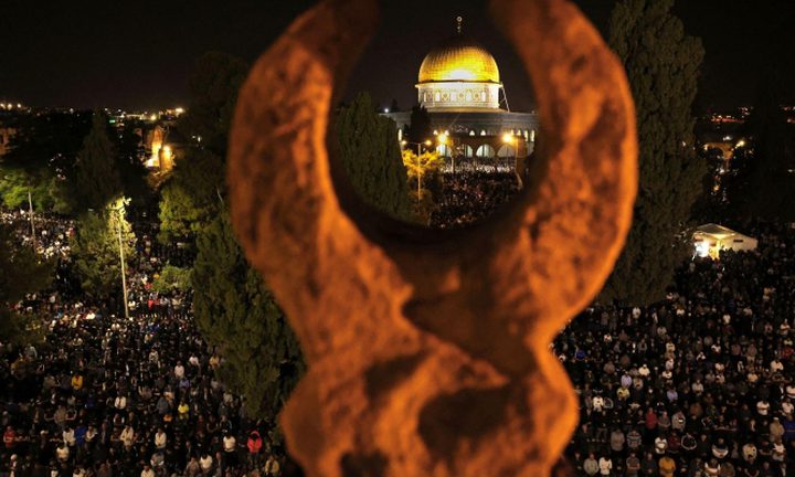 الاحتلال يحرم آلاف المواطنين من إحياء ليلة القدر في المسجد الأقصى