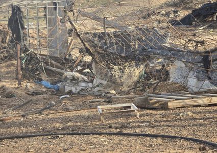 شرطة الاحتلال تهدم مساكن عائلة الوج بالنقب