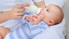 دراسة تحذر:" إطعام الأطفال لتشجيعهم على النوم يضاعف خطر السمنة"