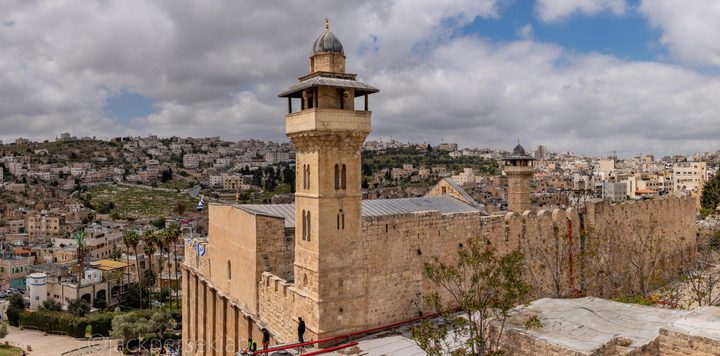 وزير الأوقاف: الاحتلال يرفض تسليم الحرم الابراهيمي للجمعة الرابعة في رمضان