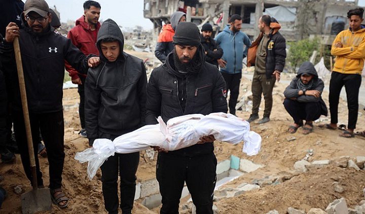 اليوم 10 لعودة الحرب: غارات توقع شهداء بخان يونس والوسطى وغزة