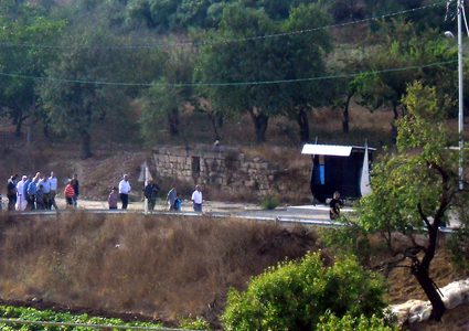 الاحتلال يختطف شابا من مركبة على مدخل عين سينيا