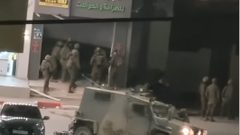 الاحتلال يداهم محل صرافة في بلدة عتيل شمال طولكرم