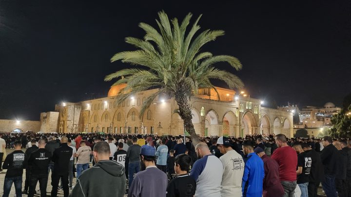 70 ألفا يؤدون صلاتي العشاء والتراويح في المسجد الأقصى المبارك بالقدس المحتلة